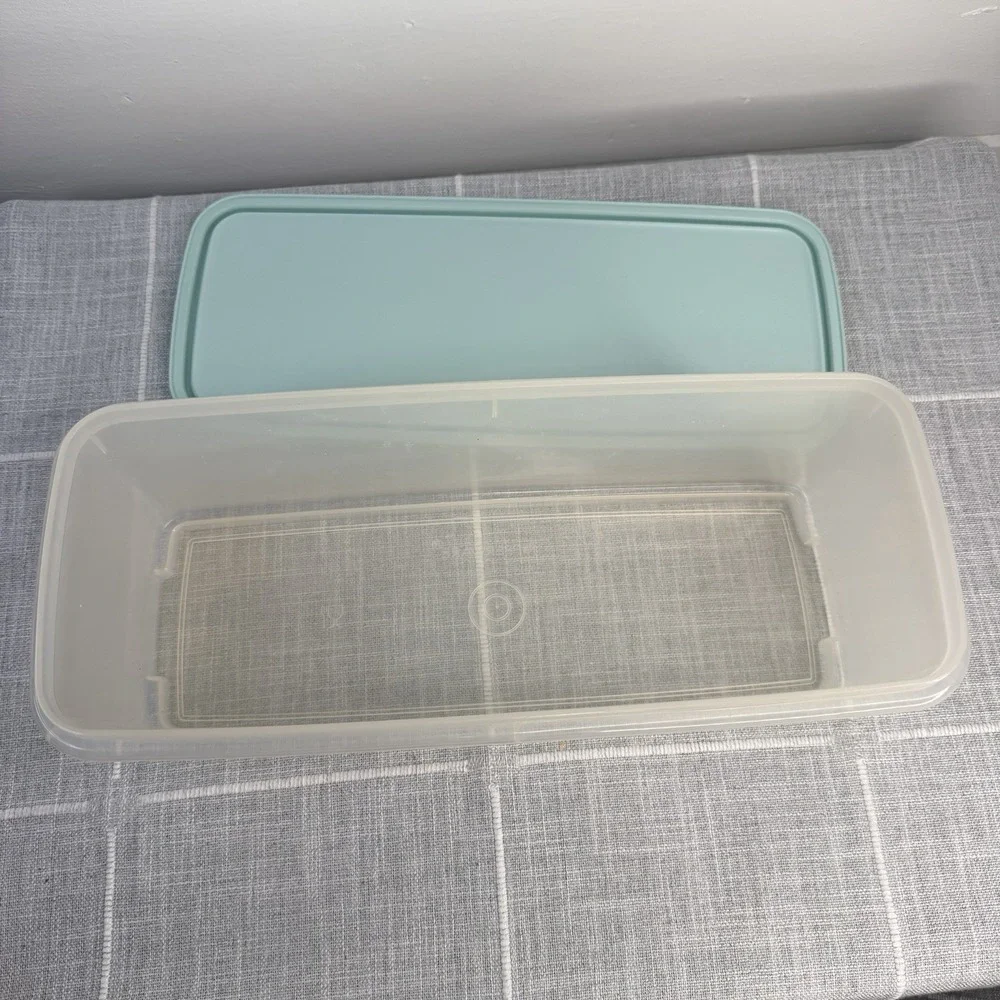 Tupperware bread box